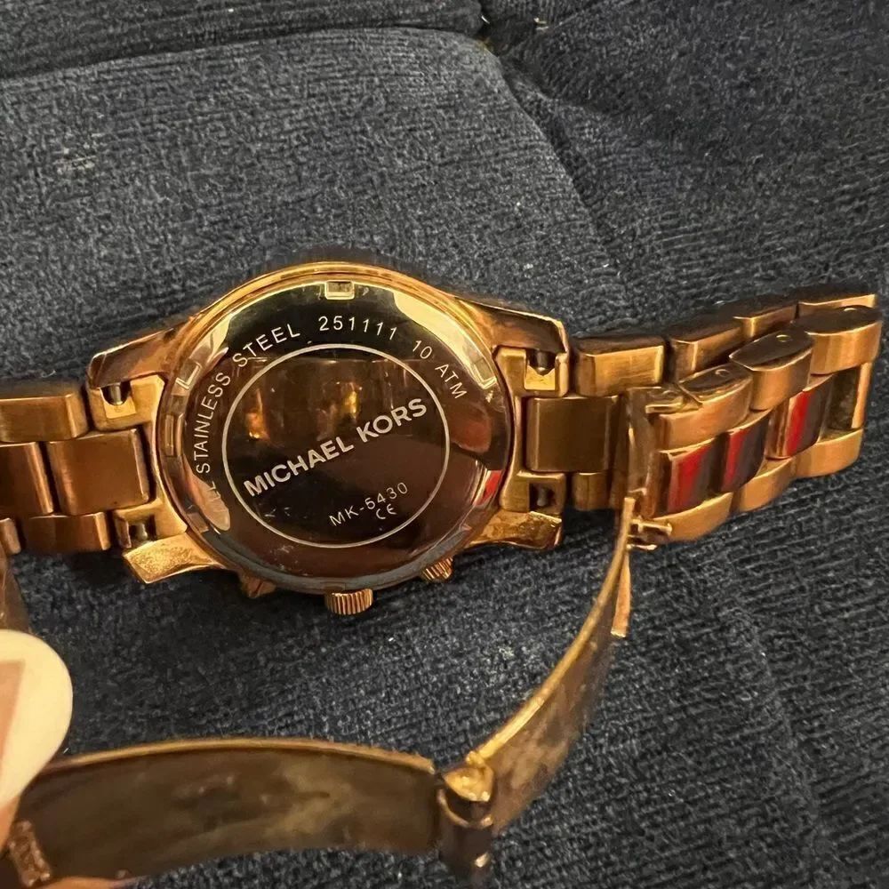 MICHAEL KORS ROSE-GOLD TONE WATCH!! - Picture 4 of 5